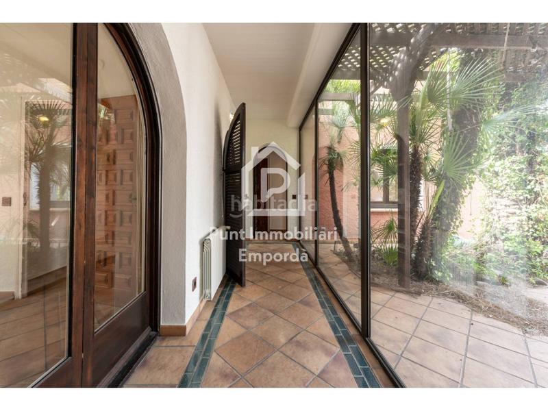 Foto 97ad6d9d-7784-46b2-b50c-a92cd85a3c79. Casa con riscaldamento parcheggio piscina in Requesens Empuriabrava