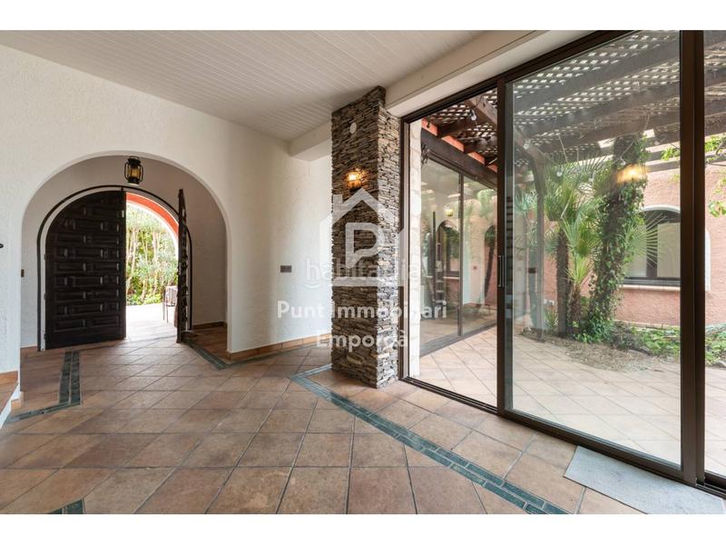 Foto c5f1f2f2-dbd6-4c7b-af18-5833b0793c8f. Casa con riscaldamento parcheggio piscina in Requesens Empuriabrava