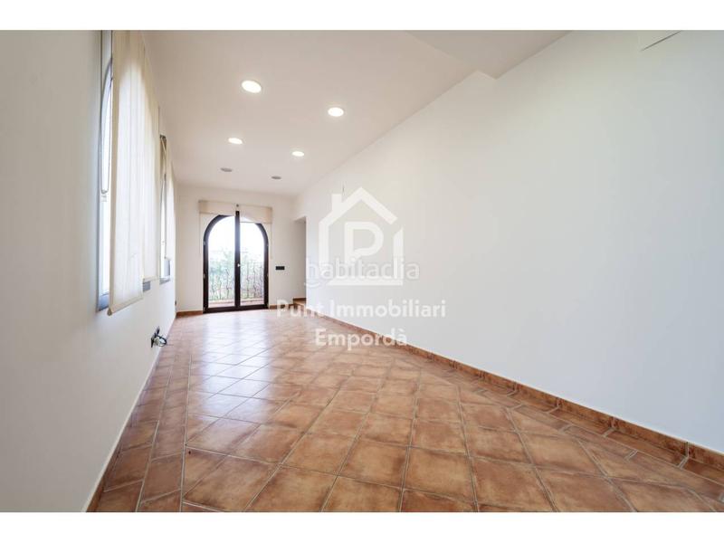 Foto dcc192e6-8dc1-40eb-9f20-393b8727537f. Casa con riscaldamento parcheggio piscina in Requesens Empuriabrava