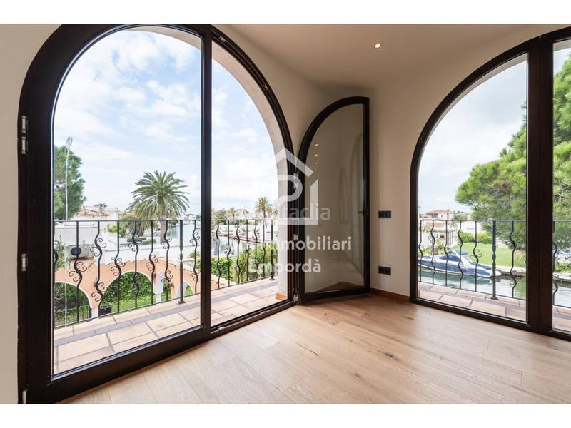 Foto e5969d08-bc81-47f2-99fd-8aaad753f927. Casa con riscaldamento parcheggio piscina in Requesens Empuriabrava