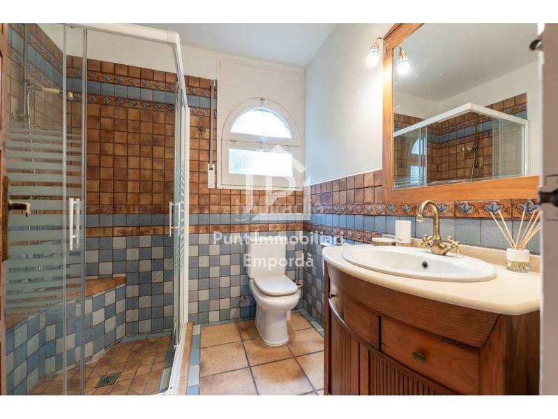 Foto eb7ef9f0-cb4a-4993-976c-f1b9af235dc1. Casa con riscaldamento parcheggio piscina in Requesens Empuriabrava