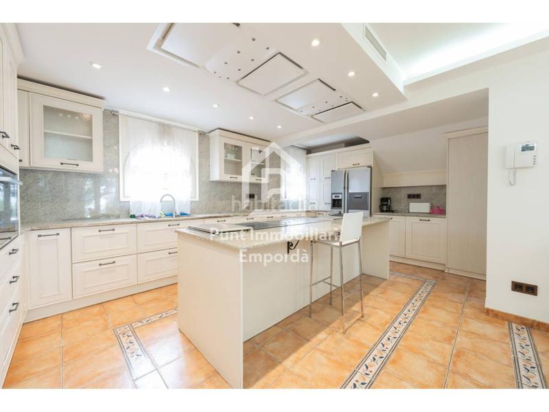 Foto fce565ef-38ca-4d2f-89e5-ae554e310a20. Casa con riscaldamento parcheggio piscina in Requesens Empuriabrava