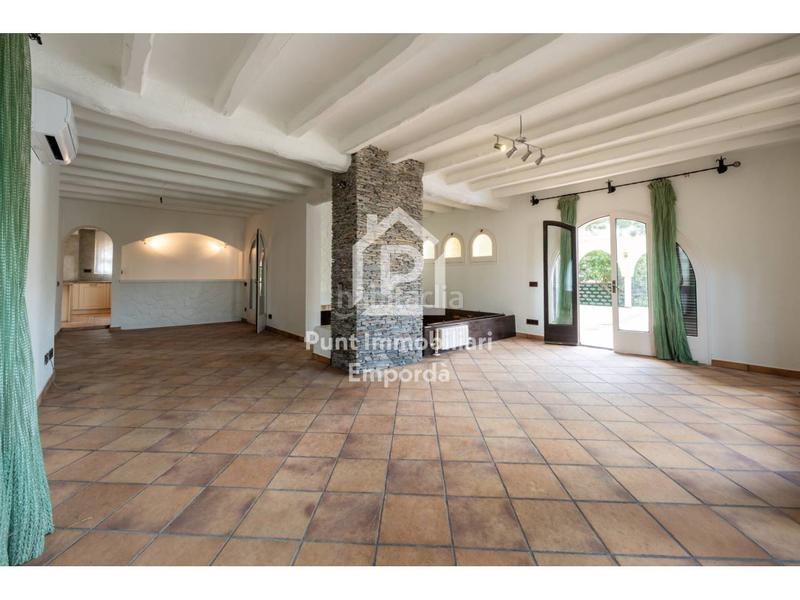 Foto fceba454-6818-47d6-bd2c-e300f6d82483. Casa con riscaldamento parcheggio piscina in Requesens Empuriabrava