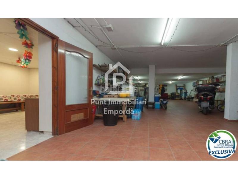 Foto ca3d110b-4076-4347-8190-27c8db658931. Casa gran casa con piscina en un solar esquinero en zona tranquila. en Roses