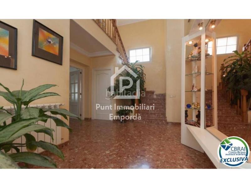 Foto de34a5ab-23e2-4c23-831a-8ee1c2ac4de3. Casa gran casa con piscina en un solar esquinero en zona tranquila. en Roses