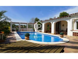 Casa  Vitòria. Villa con piscina en roses