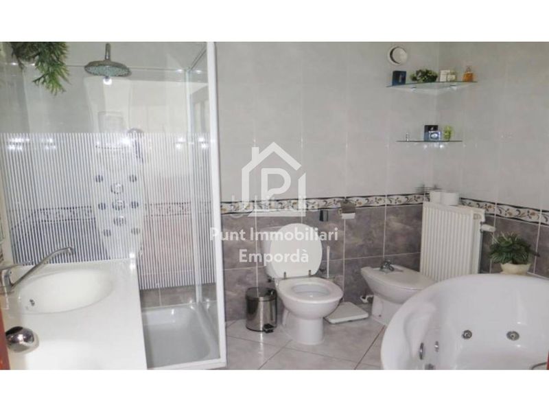 Foto 79899b7b-8a15-45bf-971f-c93ed62ff63a. Casa amb calefacció aparcament piscina a Nord Roses
