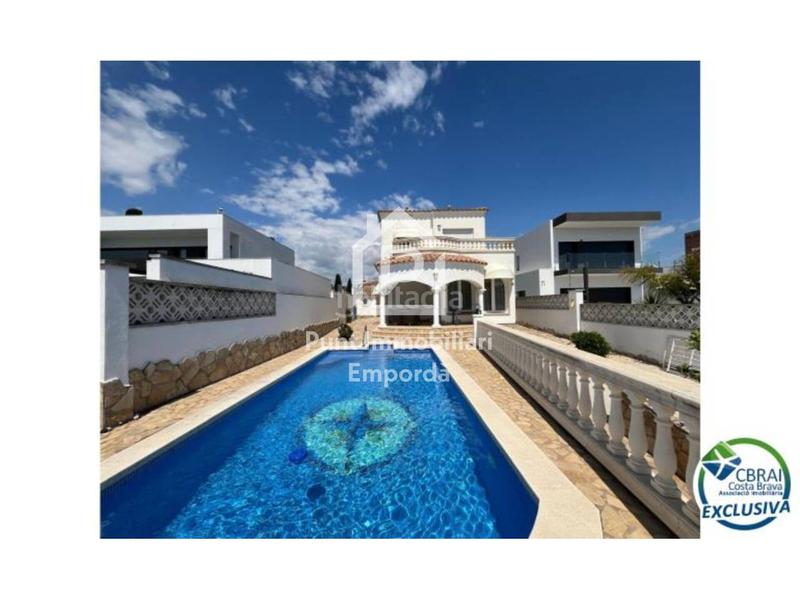 Foto 2e5fcd45-0062-4223-bc88-79190ac53ca5. Casa  con vistas al canal en empuriabrva en Francolí - Freser - Noguera Empuriabrava