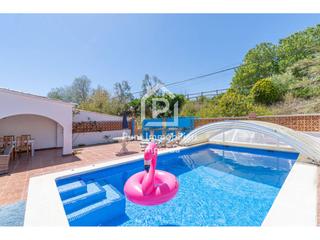 Casa  Montseny. Casa de 3 habitaciones y piscina en roses