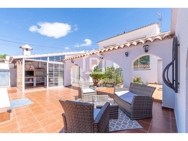 Foto 6f772429-73d6-4938-bd33-e44dc7a99138. Casa  de 3 habitaciones y piscina en roses en Empuriabrava
