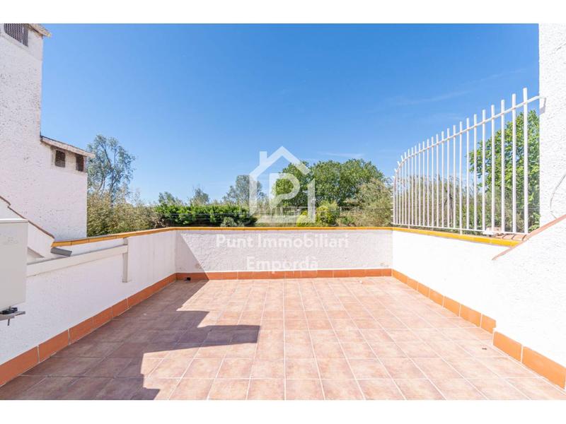 Foto 6fb3fa11-d730-4c69-b94c-8ffca8f8d1df. Casa  de 3 habitaciones y piscina en roses en Empuriabrava