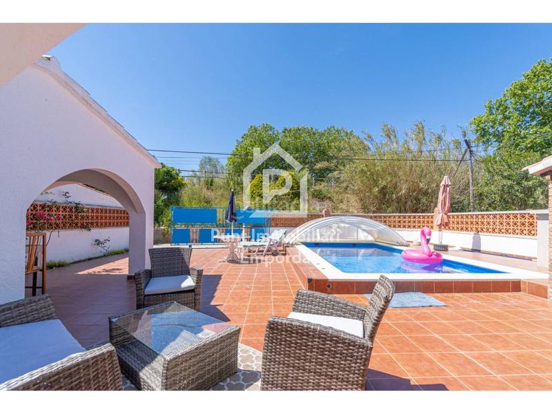 Foto af002a38-ba45-4424-9984-540b6e973522. Casa  de 3 habitaciones y piscina en roses en Empuriabrava