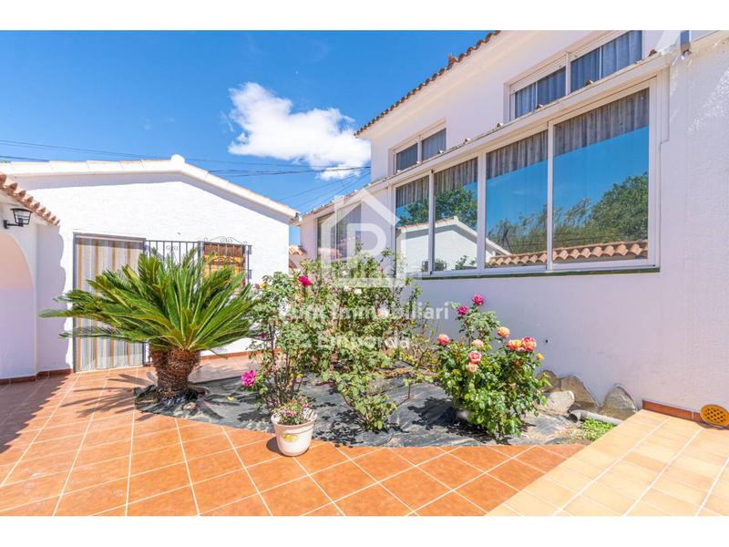 Foto eb27aa70-03e1-4554-8556-62c732931744. Casa  de 3 habitaciones y piscina en roses en Empuriabrava