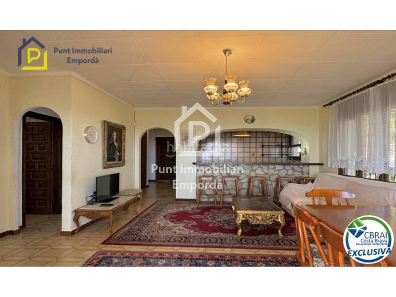 Foto fd93023c-3d0f-4e3f-a660-fc7e749bd9bc. Haus mit parking in Nord Roses