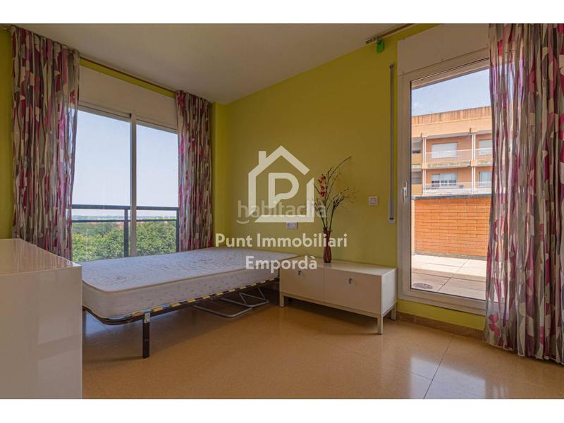 Foto 011eea4b-3fdc-4f8f-8ace-4b700710f6a8. Piso buscas un piso con terraza, luz natural y vistas a ? en Figueres