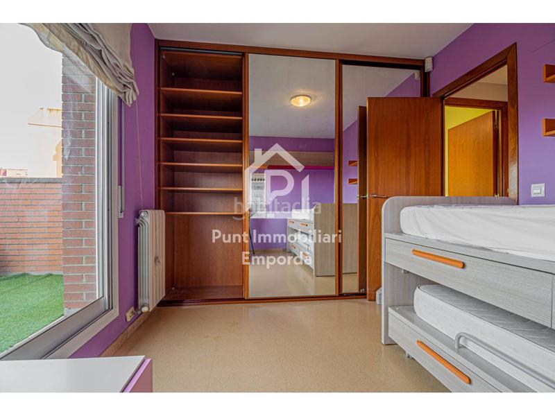 Foto 0b25b5d0-67eb-4864-81fe-2c35cf89a212. Piso buscas un piso con terraza, luz natural y vistas a ? en Figueres