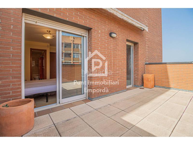 Foto 2254077f-edf9-42f8-8d01-2144e7fa39e4. Piso buscas un piso con terraza, luz natural y vistas a ? en Figueres