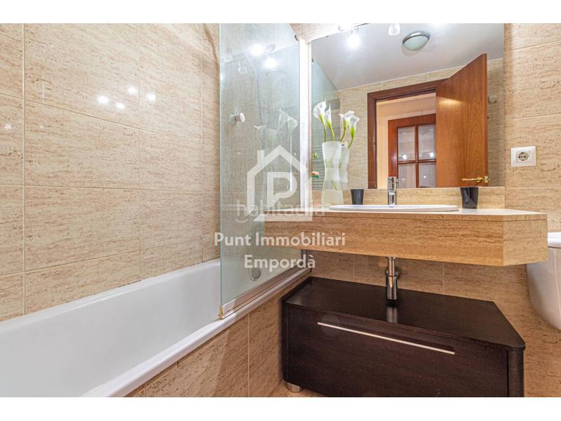 Foto 3b67b526-2929-42fd-8a1f-153fe3f22ac2. Piso buscas un piso con terraza, luz natural y vistas a ? en Figueres