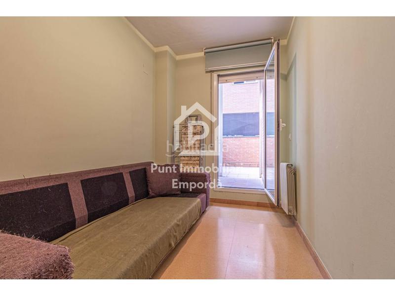 Foto 5347b67e-0fda-4260-b5e1-4fbe4d12bf0d. Piso buscas un piso con terraza, luz natural y vistas a ? en Figueres