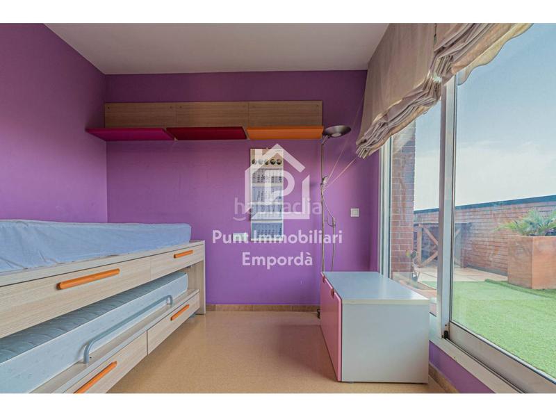 Foto a53a5304-bb83-49bd-af6c-446a7b469b9c. Piso buscas un piso con terraza, luz natural y vistas a ? en Figueres