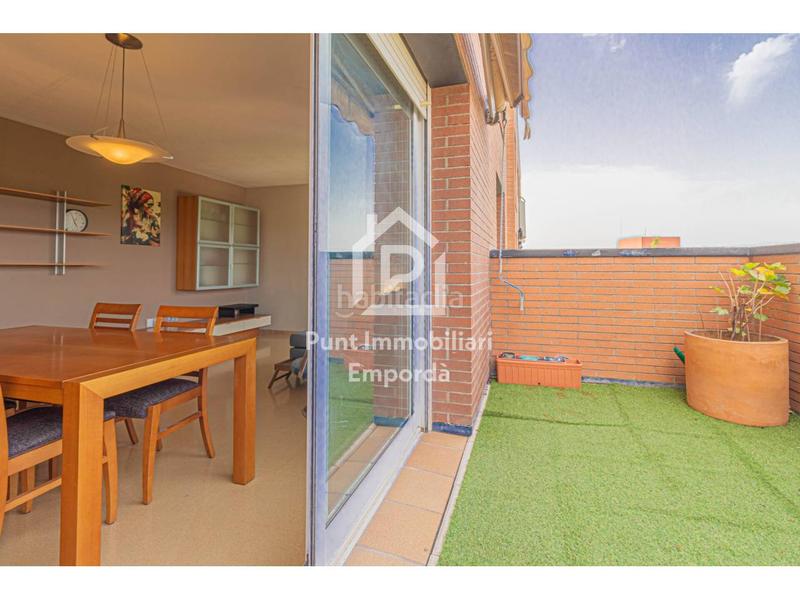 Foto a5dd1694-21b4-43f5-9104-5217d4c6de1b. Piso buscas un piso con terraza, luz natural y vistas a ? en Figueres