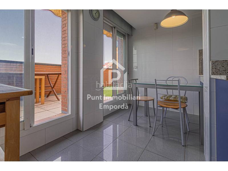 Foto d63e5e37-3685-4298-b662-a016485be90d. Piso buscas un piso con terraza, luz natural y vistas a ? en Figueres