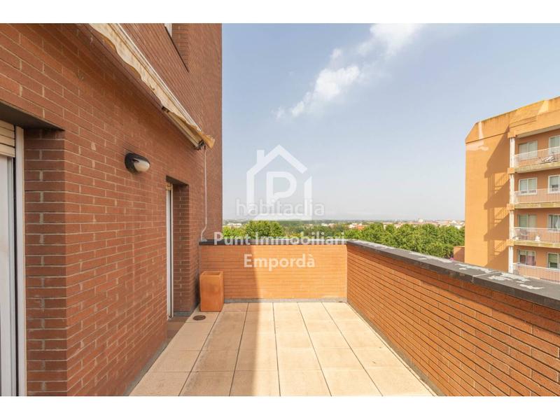 Foto edf8f7c1-e602-4244-884d-fc17ed1b756a. Piso buscas un piso con terraza, luz natural y vistas a ? en Figueres