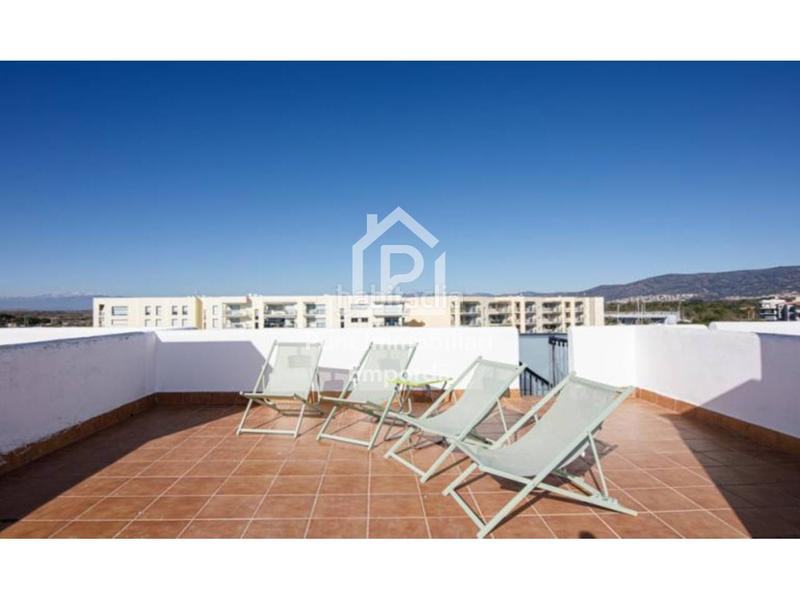 Foto 6aca2c44-7464-4f28-923b-8372be43f5b7. Piso dúplex en venta en Santa Margarida con licencia turística! en Roses