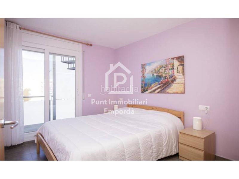 Foto b06e00c4-965f-417e-9553-cd98349b97fb. Piso dúplex en venta en Santa Margarida con licencia turística! en Roses