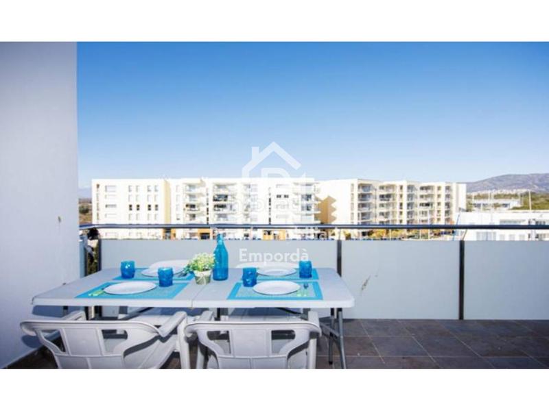 Foto c4bb73b4-5967-4b99-8f80-c8fd8d2170f5. Piso dúplex en venta en Santa Margarida con licencia turística! en Roses