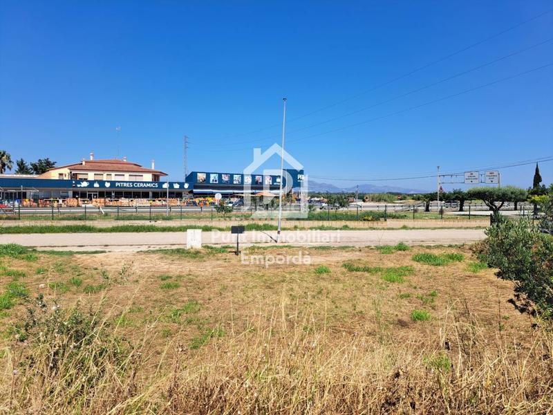 Foto 4982710b-3e3b-4855-a031-4063f6be2667. Solar industrial parcela edificable en venta en els hostalets 587 m en Llers