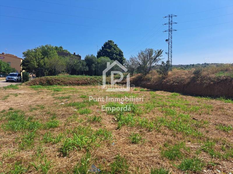 Foto b87cd8d7-23da-4d58-be5f-0e52c2d74db1. Solar industrial parcela edificable en venta en els hostalets 587 m en Llers