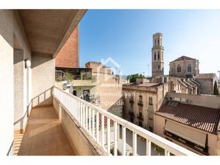 Attique  Castell. Tu tico en el centro de figueres