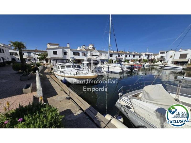 Foto 13169b9b-f4b8-42cc-8693-8bbbbde74749. Casa con riscaldamento in Port Grec - Port Moxó Empuriabrava