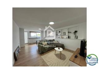 Apartament  Port empordà. Piso totalmente reformado con 2 habitaciones y vistas al canal.