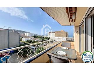 Apartament  Llotja. Apartamento con vistas al mar en el centro de roses con terraza