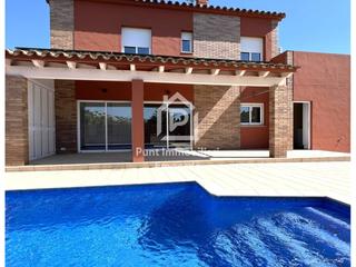 Casa  Comtessa de molins. Excelente casa con piscina privada en una zona muy tranquila en