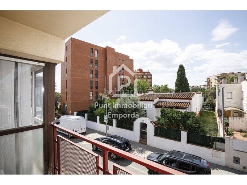 Foto a7de57d5-b2ad-4cc4-9e4b-ea2c25934875. Piso  en venta en Creu de la Mà Figueres