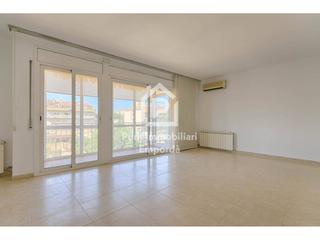 Appartement  Sant pau. Ático dúplex con parking y trastero en figueres.