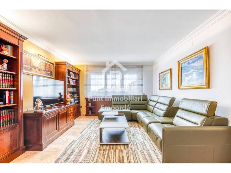Foto 073f0d7d-caf2-454d-a779-bd14a074e637. Piso  de 177m2 situado en edificio máximo en Creu de la Mà Figueres