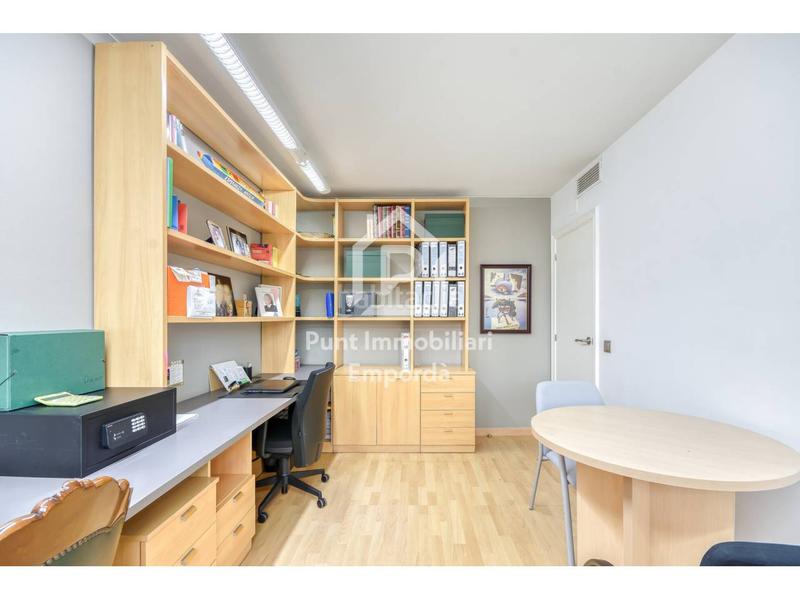 Foto 163b70c1-940a-4d59-9236-9cc70a9361ef. Piso  de 177m2 situado en edificio máximo en Creu de la Mà Figueres