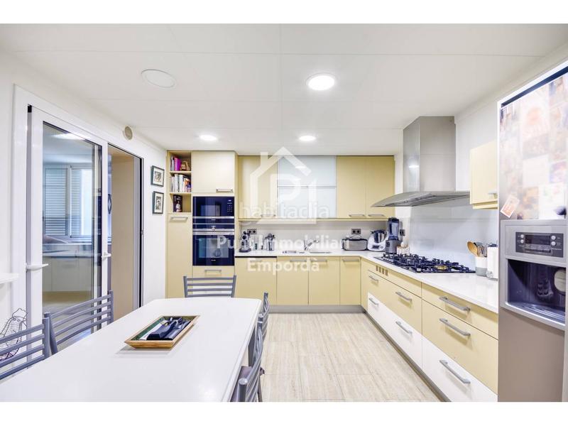 Foto 1f5de99f-1cbc-4ed1-abfe-1fa9181fe7c8. Piso  de 177m2 situado en edificio máximo en Creu de la Mà Figueres