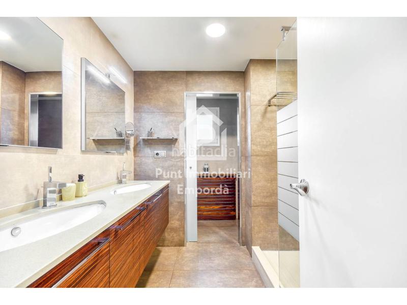 Foto 25369b04-202c-45c4-b1f8-a15285d99b49. Piso  de 177m2 situado en edificio máximo en Creu de la Mà Figueres