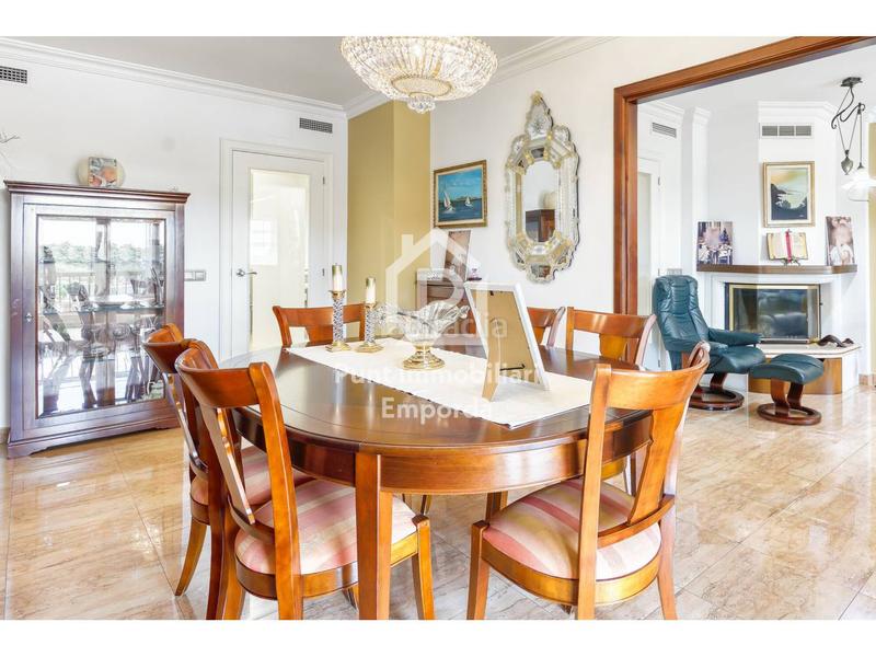 Foto 3484c675-5942-4eca-9969-32f01a2e8f21. Piso  de 177m2 situado en edificio máximo en Creu de la Mà Figueres