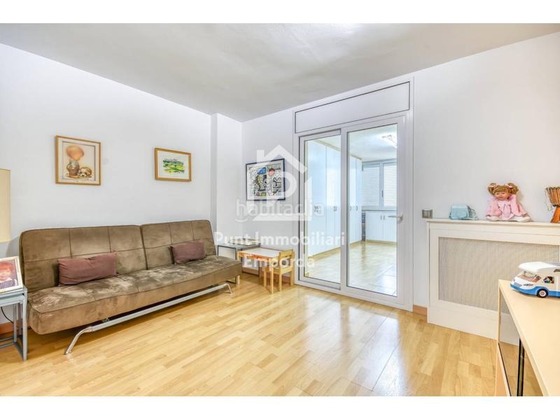 Foto 4be1e4c7-57e6-414f-aab2-1f01e1637803. Piso  de 177m2 situado en edificio máximo en Creu de la Mà Figueres