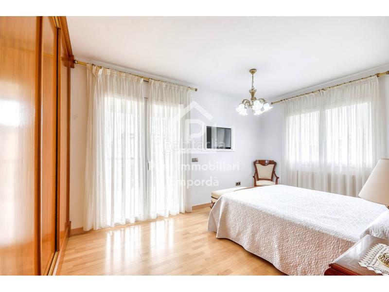 Foto 4ca3a615-78b1-4a6d-ac78-65a0e5b570a1. Piso  de 177m2 situado en edificio máximo en Creu de la Mà Figueres