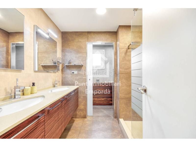 Foto 4d32d09c-8c1c-490f-a1da-b51565858284. Piso  de 177m2 situado en edificio máximo en Creu de la Mà Figueres