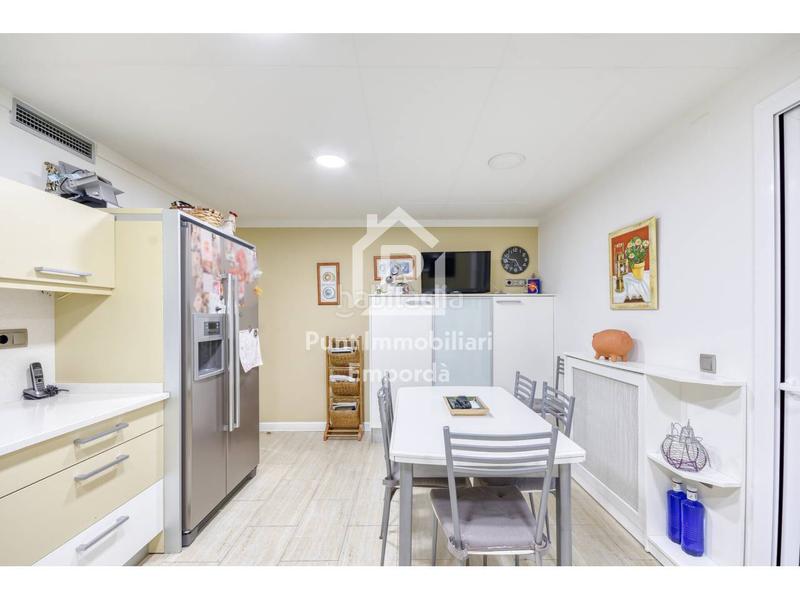 Foto 528d46d4-fe7b-4d6b-b2b1-a10b9bc93ce6. Piso  de 177m2 situado en edificio máximo en Creu de la Mà Figueres