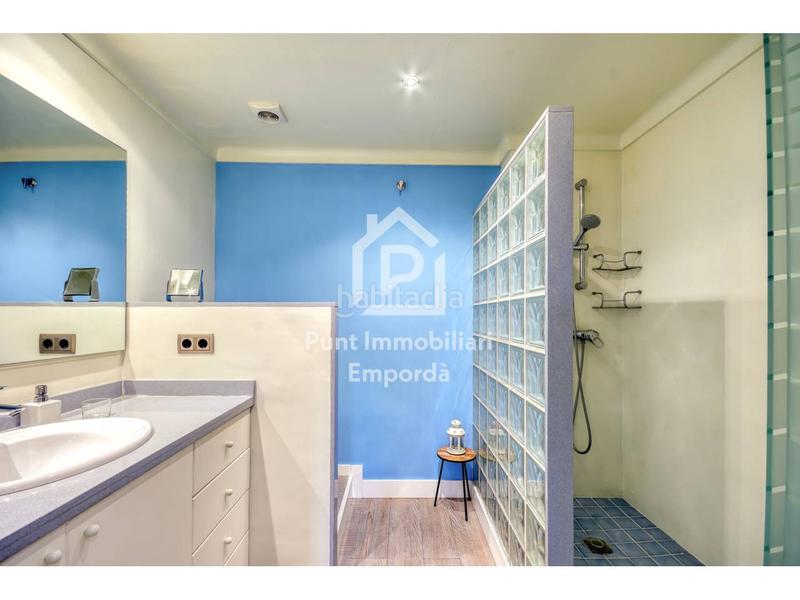 Foto b3e8de6b-8f06-4bf0-8a60-01e553686f74. Piso  de 177m2 situado en edificio máximo en Creu de la Mà Figueres