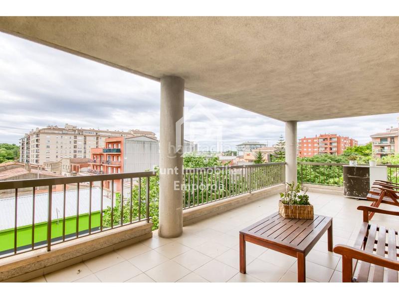 Foto bf97fccf-da4e-4766-b619-f0be909e4b35. Piso  de 177m2 situado en edificio máximo en Creu de la Mà Figueres